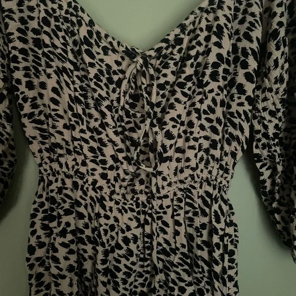 Billabong Womens Riviera Mini Dress Sz Small Tan Black Animal Print 3/4 Sleeve - Picture 2 of 6